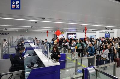 广西桂林首趟印尼泗水往返桂林航班顺利通航
